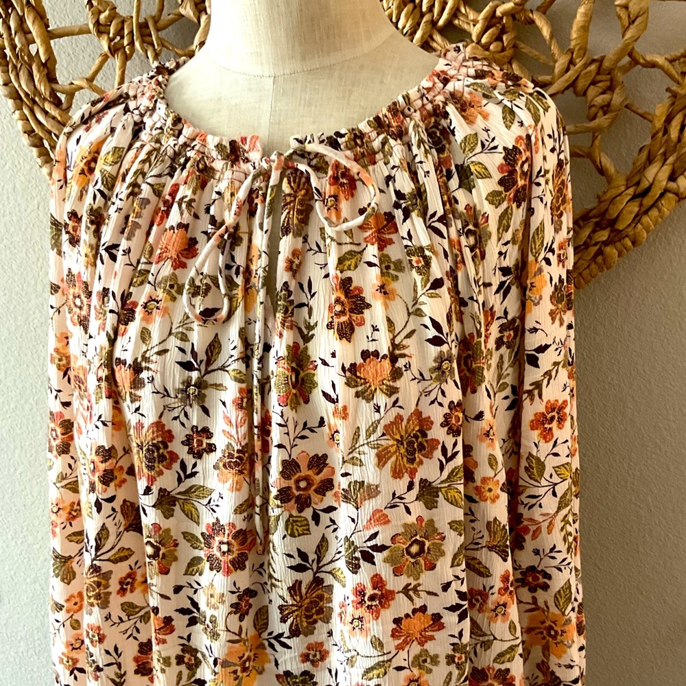 Faherty Great Condition Women Cream Relaxed Blouse with Smocked Details. Size XL